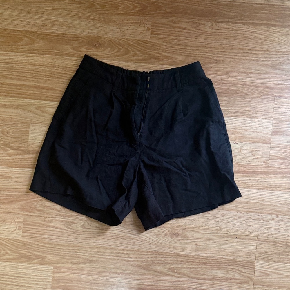 Women’s linen blend material Black Shorts